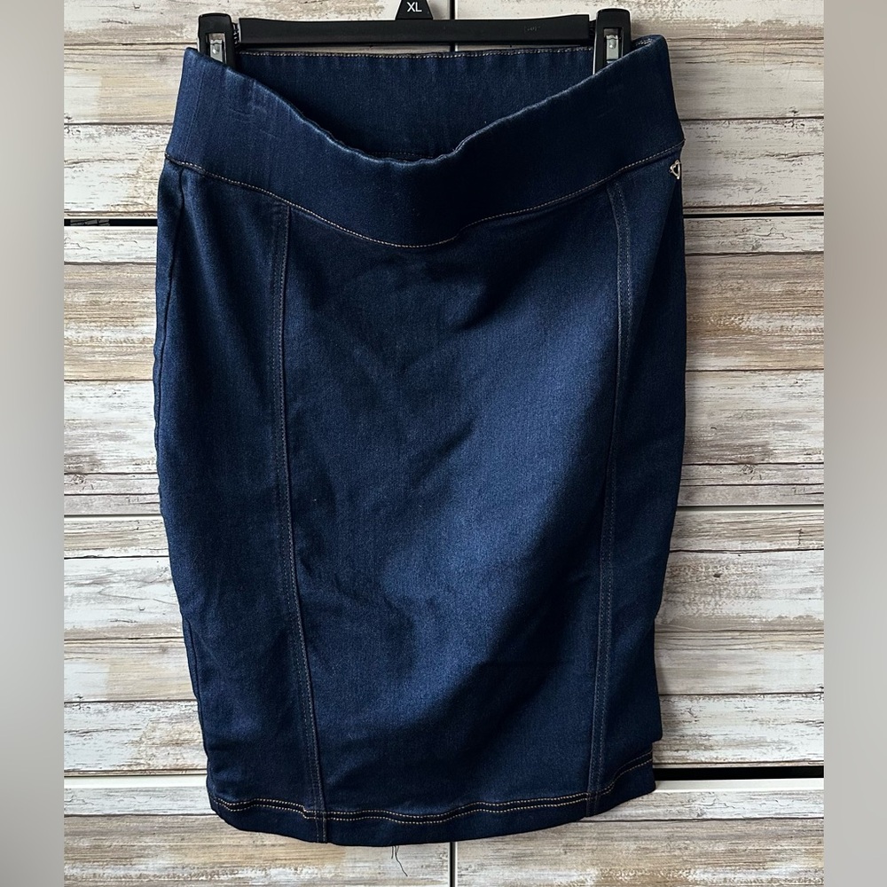 THALIA SODI pull on stretch denim skirt in size S. Excellent condition.